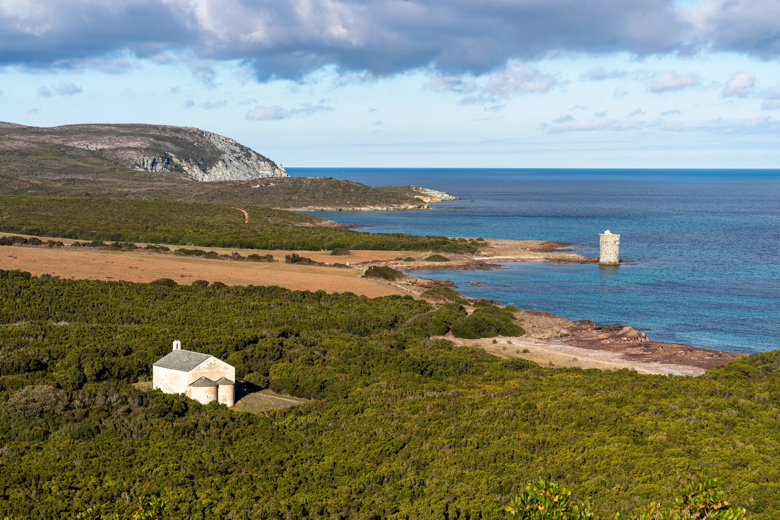 Le sentier des douaniers dans le Cap Corse